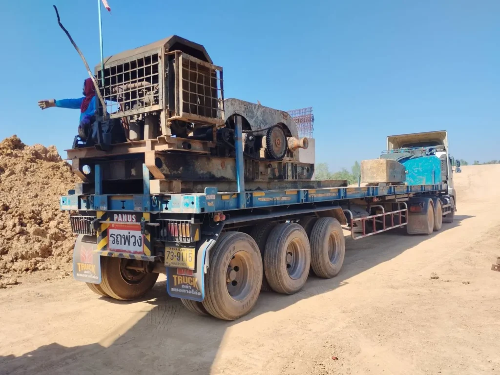 รถขนส่งบ่อวิน