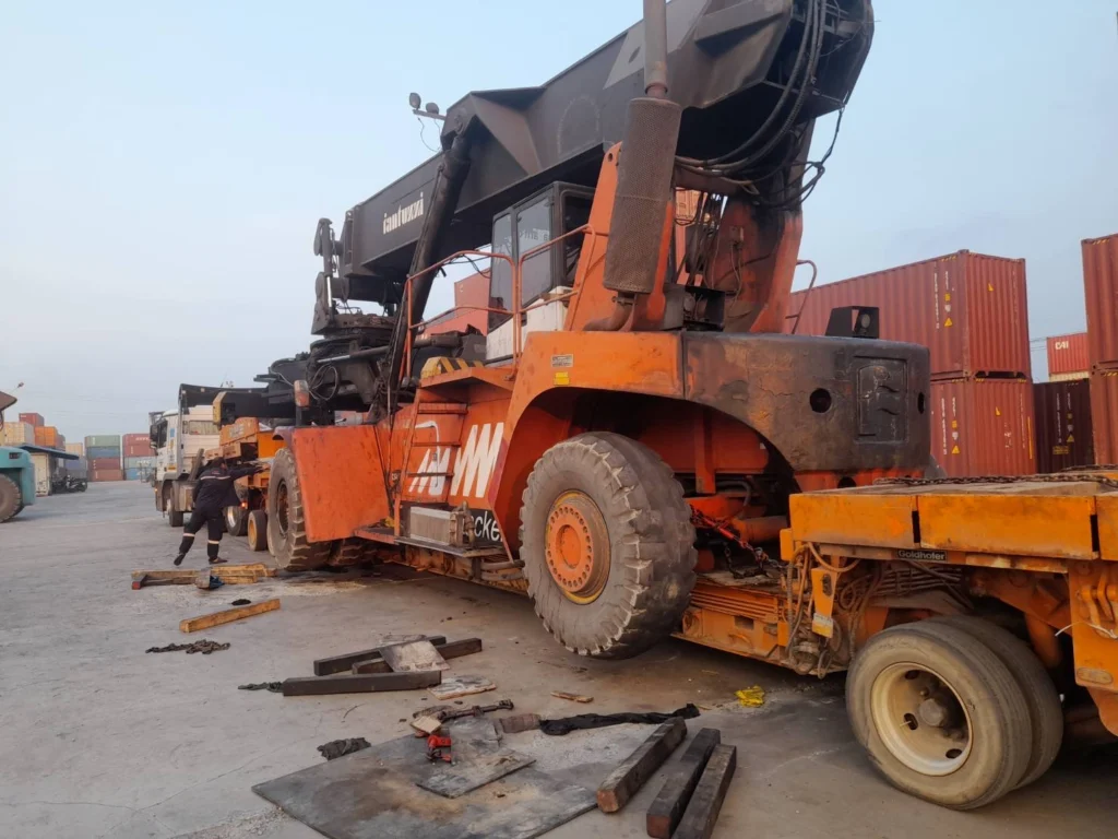 บริษัทรับขนย้ายอุตสาหกรรมและเครื่องจักรบ่อวิน